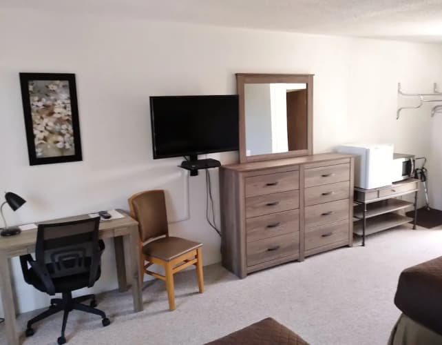 Driftwood Motel 4