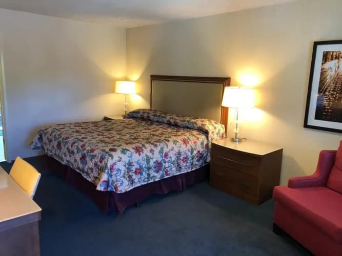 Hillside Inn 5