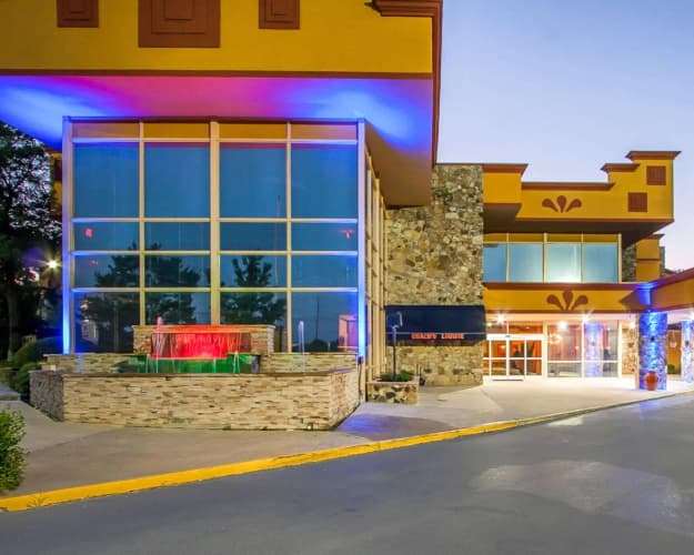 Clarion Inn & Suites University Center 2