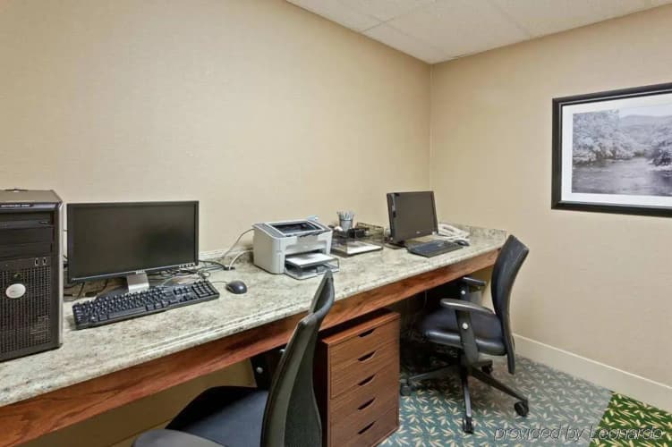 Hampton Inn Joplin 3