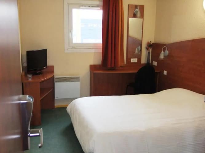 Adams Hotel 2