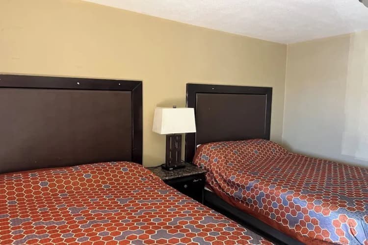 Carl's Motel 3