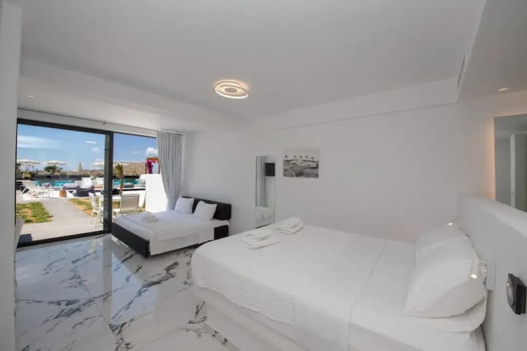 Bianco A Nero Mykonos 3