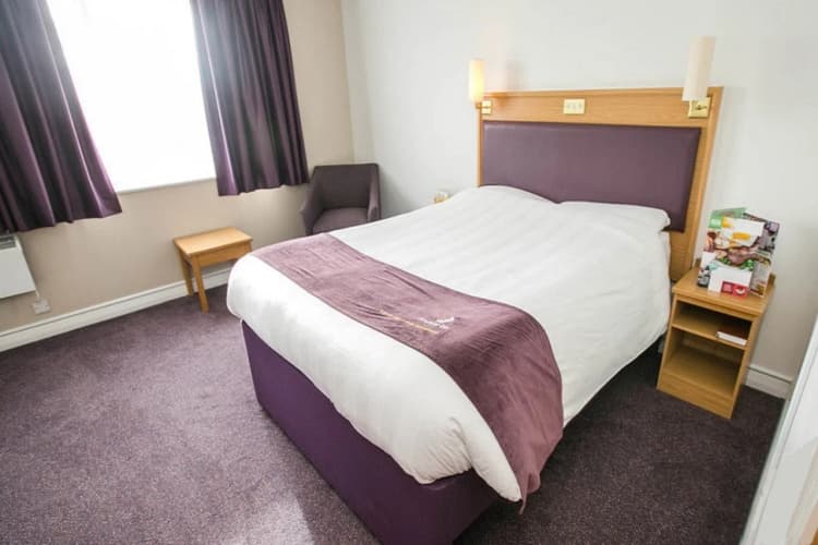 Premier Inn Leeds South Birstall 4