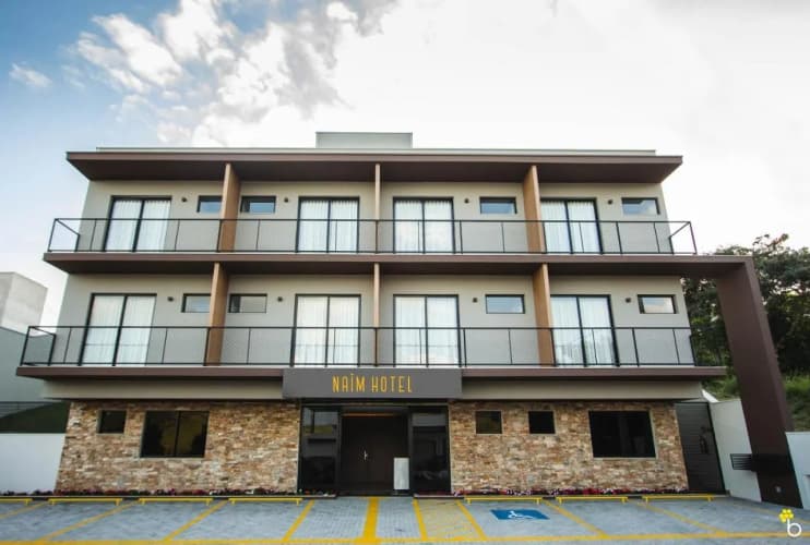 Naim Hotel main