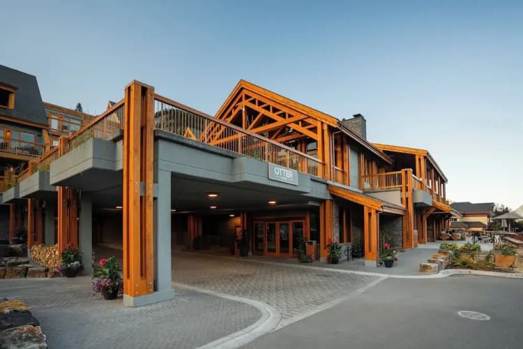 Otter Hotel 2