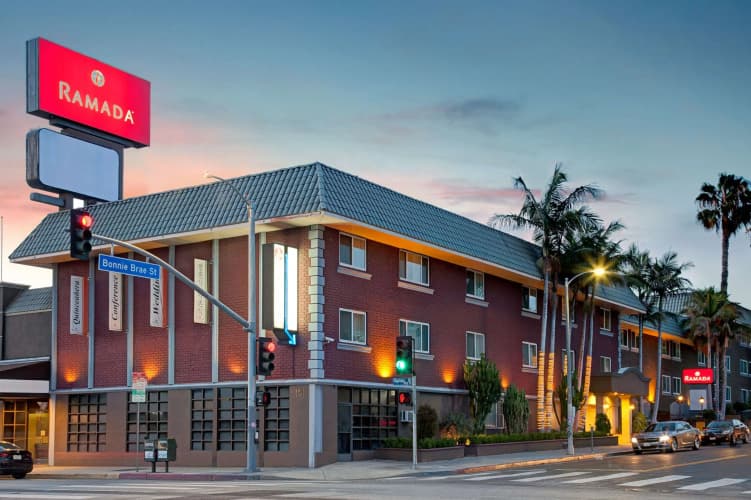 Ramada by Wyndham Los Angeles/Downtown West 2