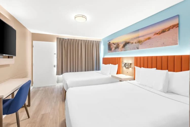 Mango Motel 3