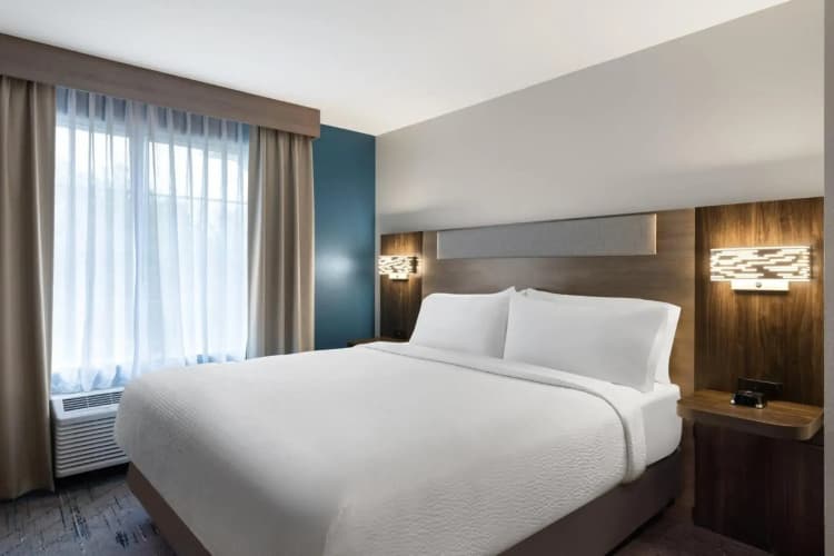 Holiday Inn Express Hotel & Suites Savannah Airport 3