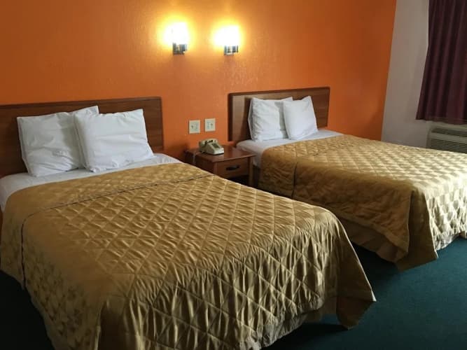 Economy Inn 4
