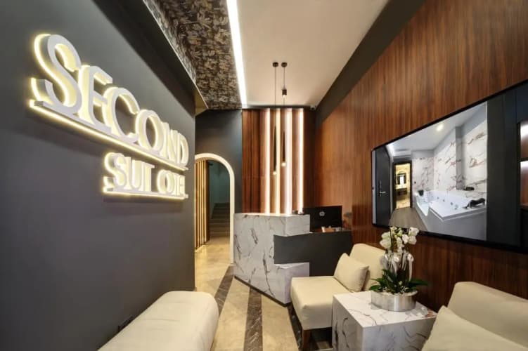 Second Suit Hotel 2