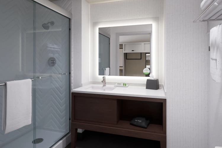 Holiday Inn & Suites Barstow 5