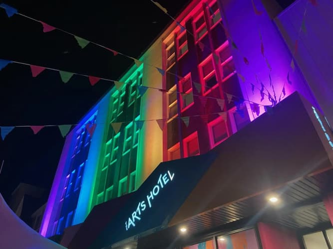 The Arts Hotel 4
