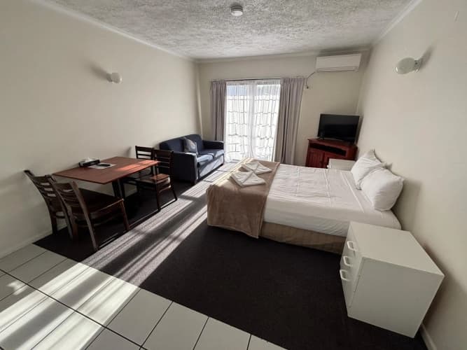 Shakespeare Motel 3