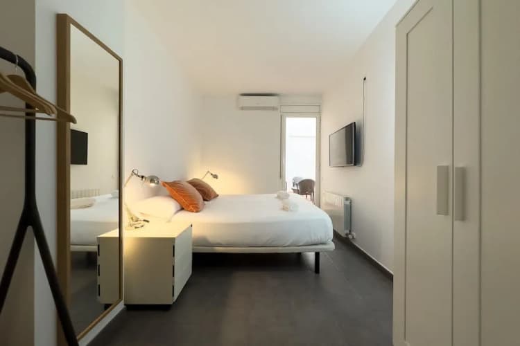 AinB Barcelona Sants Apartments 4