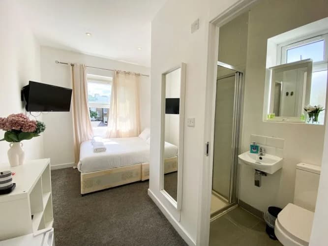 Wembar Hotel 5