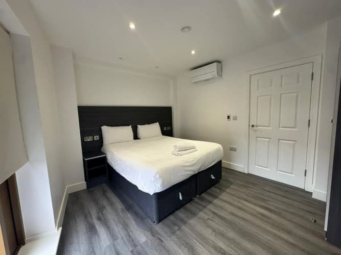 Ilford Grand Hotel 3