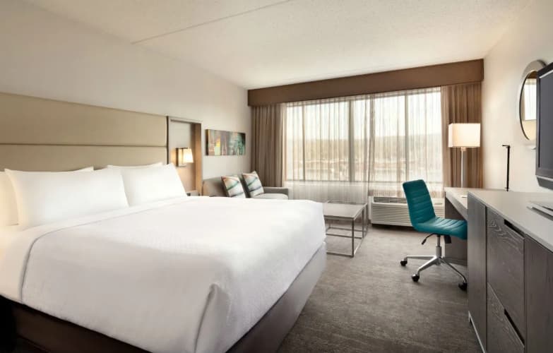Crowne Plaza Englewood 4