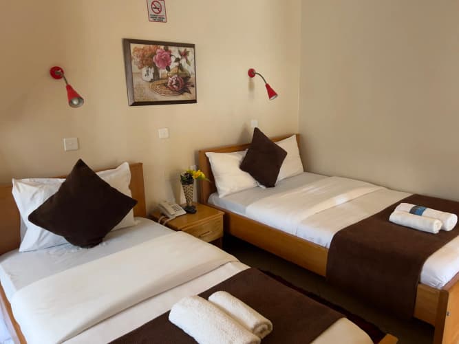 Sunset hotel Entebbe 5