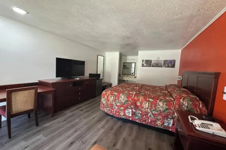 American Inn 5