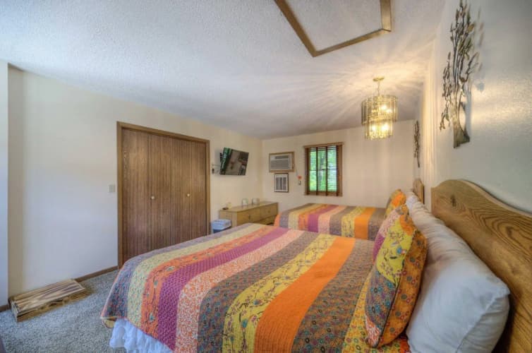 Cedar Wood Inn 2