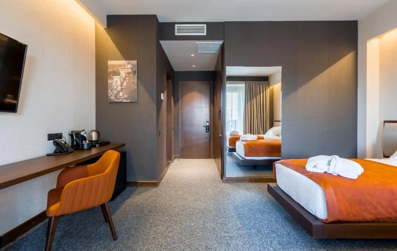 Bridge Hotel 3