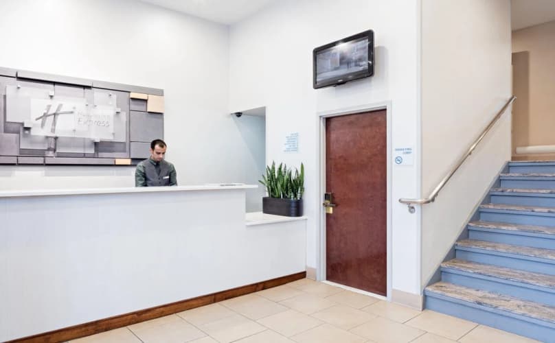 Holiday Inn Express New York Brooklyn 3