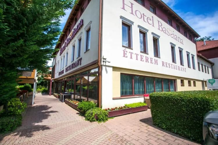 Bassiana Hotel main