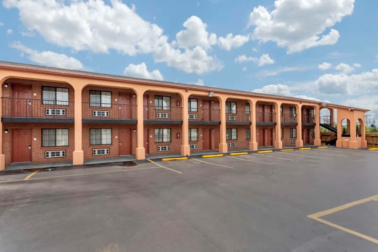 Econo Lodge North 2