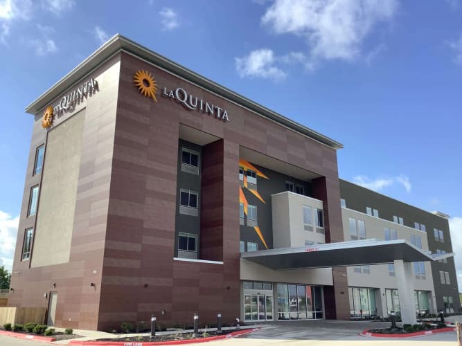 La Quinta Inn & Suites by Wyndham Corpus Christi Southeast 2
