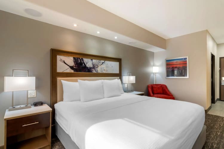 Best Western Premier Liberty Inn & Suites 4
