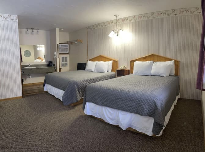 Cedar Wood Inn main