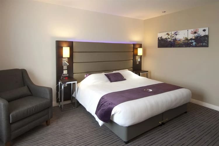 Premier Inn Glasgow (Bellshill) 5