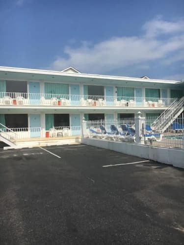 Mango Motel main
