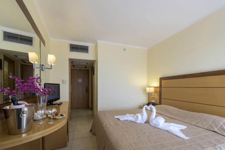 Ledras Beach Hotel 4