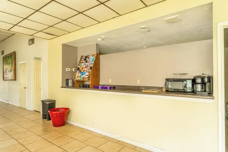 Economy Inn 3