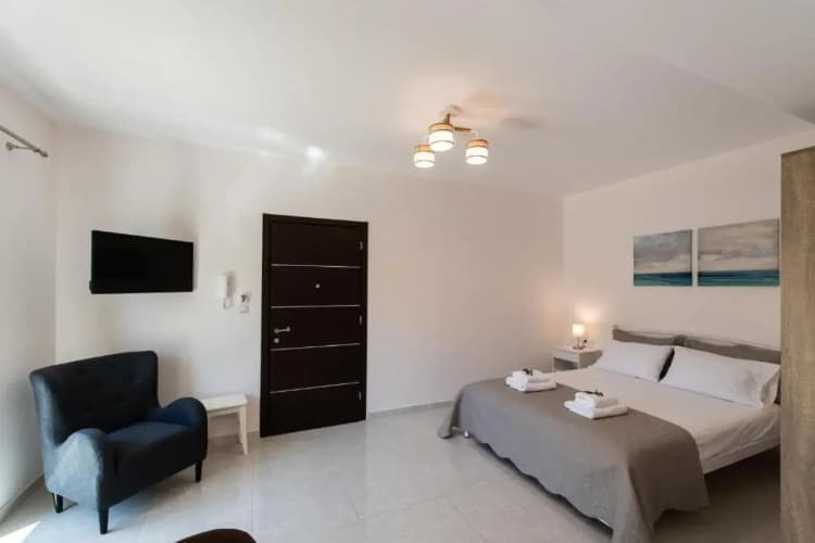 Bounatsa Studios & Apartments 3