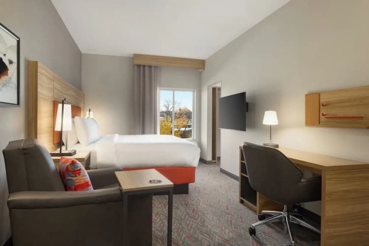 Candlewood Suites Huntsville Research Park by IHG 4