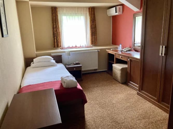 Bassiana Hotel 4