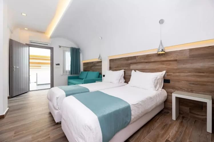 Deluxe Hotel Santorini 4