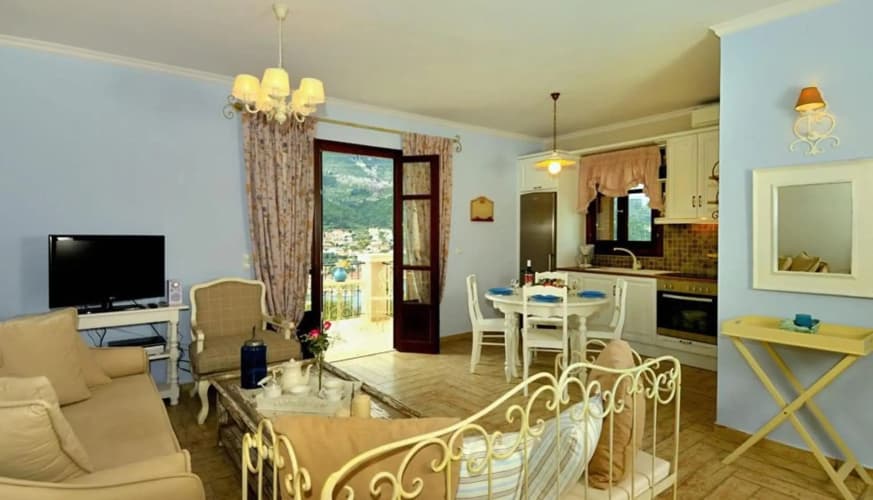 Adastra Ithaca Luxury Suites 4