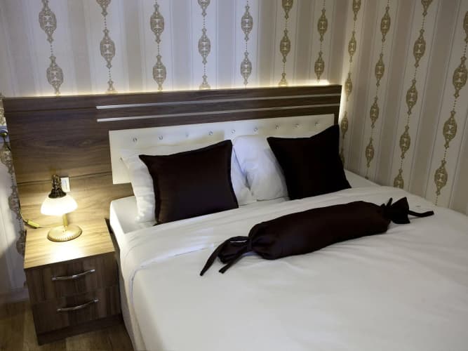 A Palace Hotel & Suites main