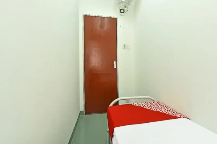 Spot On 90500 Sri Rampai Metro Hostel 2