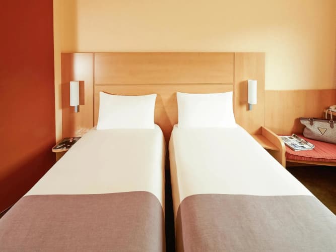 Ibis London Thurrock M25 5