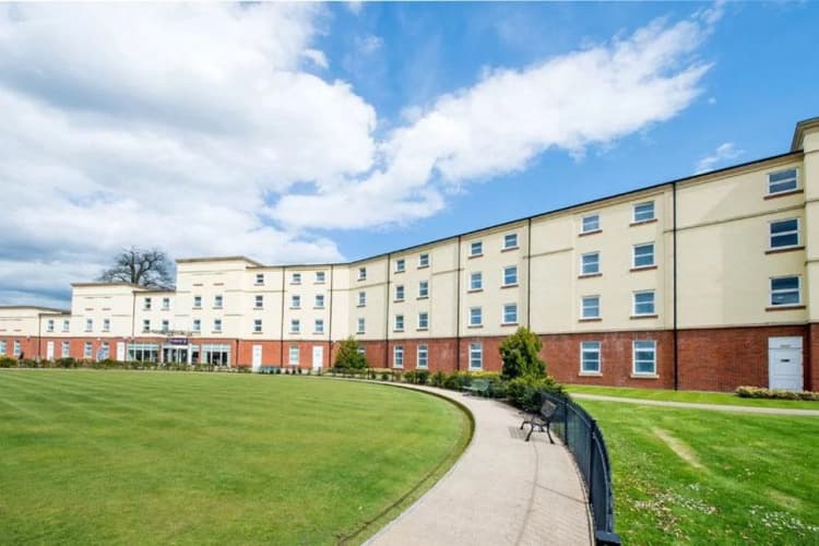 Premier Inn Stoke/Trentham Gardens 2