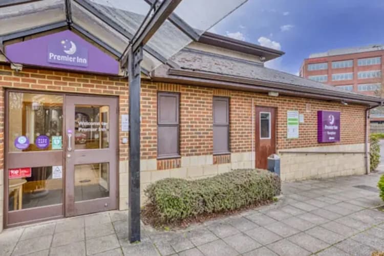 Premier Inn Bracknell Central 2