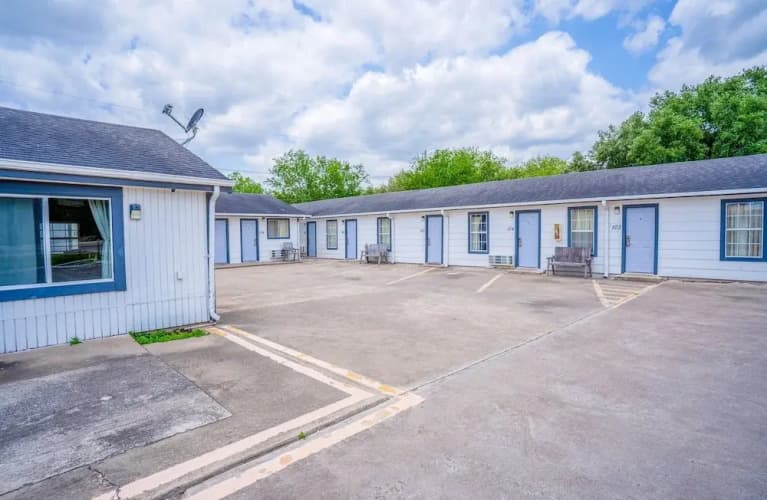 OYO Budget Inn Falfurrias Hwy 281 main