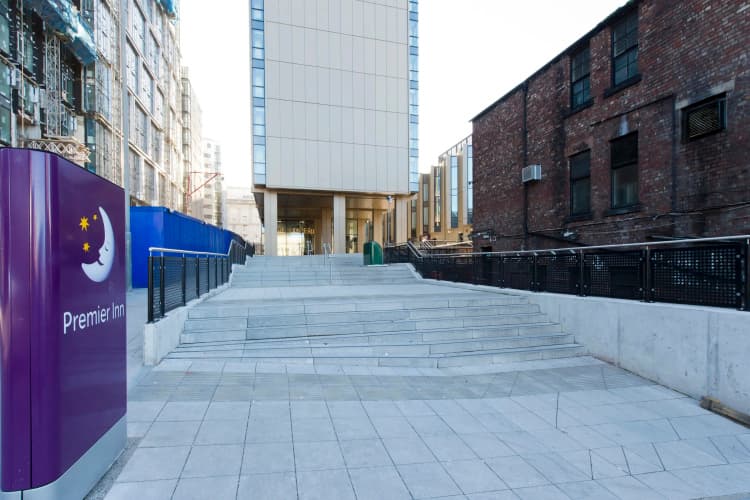 Premier Inn Liverpool City Centre (Lime Street) Hotel 2