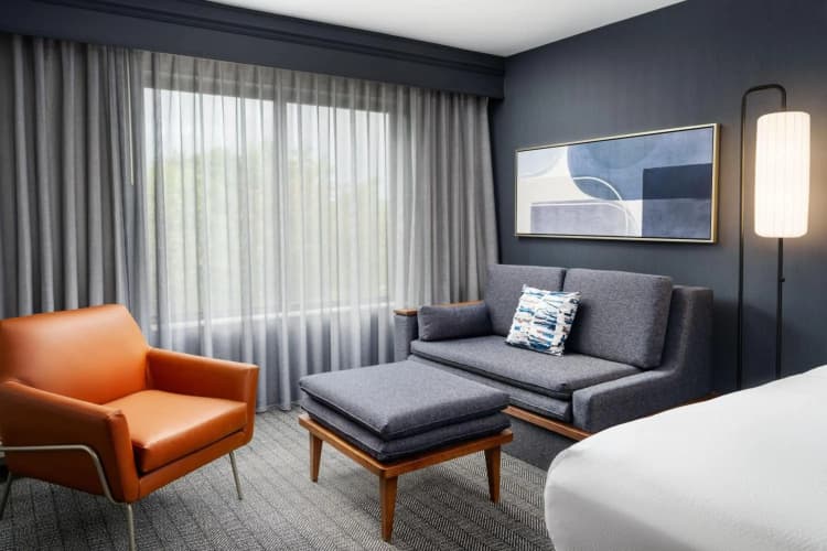 Courtyard By Marriott Kingston 4