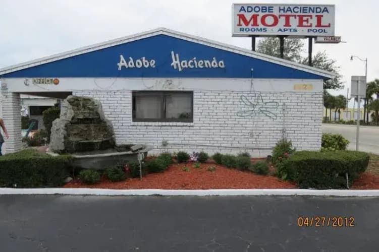 Hollywood Gardens Inn & Suites 2